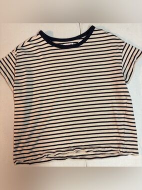 SUNDRY MEDIUM ✨ 100% cotton striped short sleeve tee cream + navy VGUC